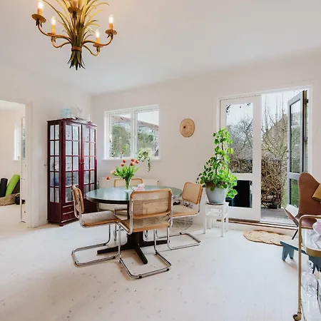Cozy Modern Unit With Garden Lejlighed København