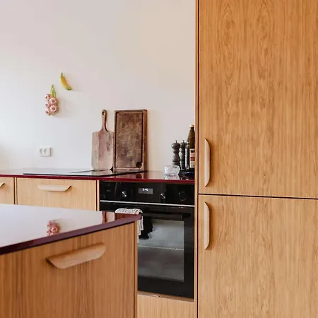 Cozy Modern Unit With Garden *