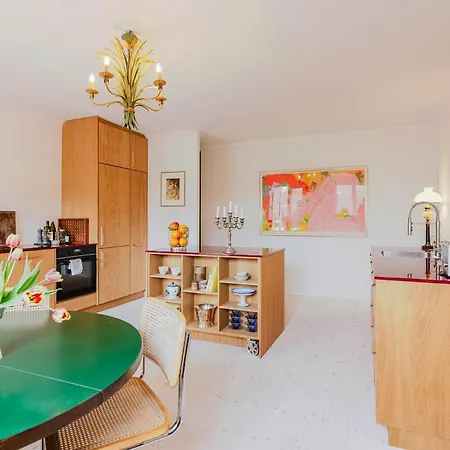 Cozy Modern Unit With Garden