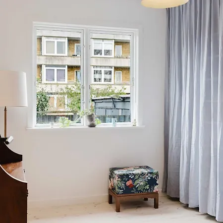 Cozy Modern Unit With Garden *