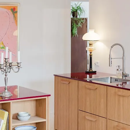 Cozy Modern Unit With Garden *
