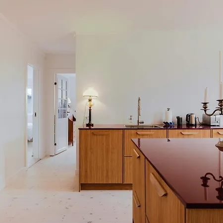 Cozy Modern Unit With Garden Lejlighed