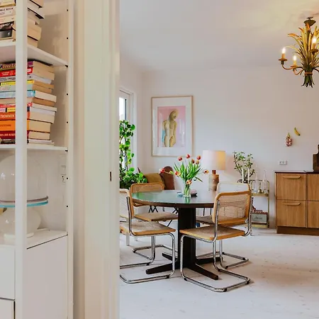 Lejlighed Cozy Modern Unit With Garden