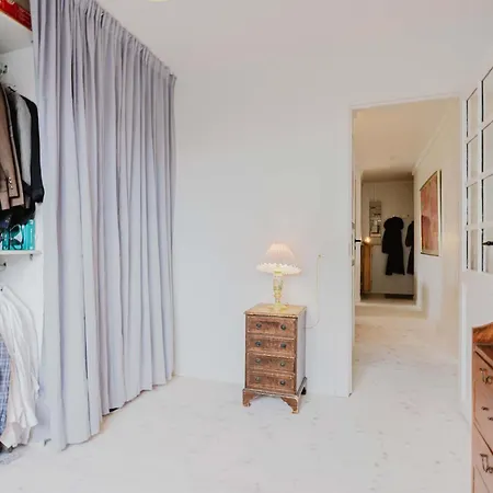 Cozy Modern Unit With Garden *