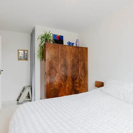 Cozy Modern Unit With Garden Lejlighed *